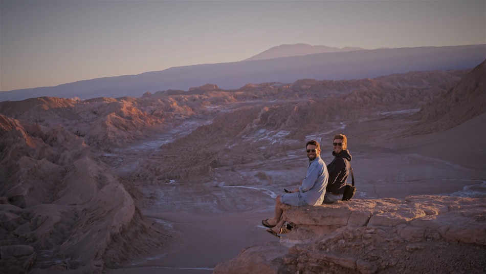 Tanguy et Théo dans le désert d'Atacama, au Chili. 