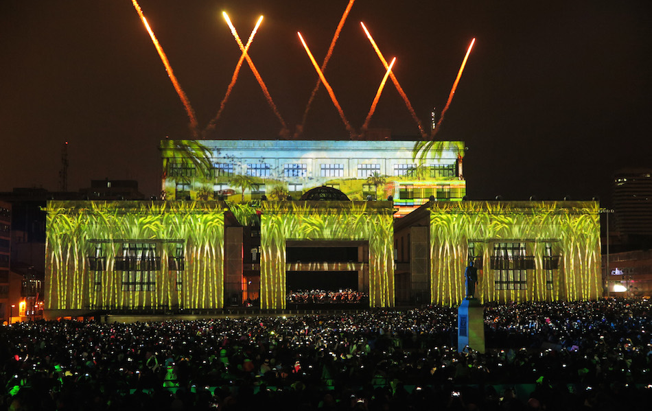 Représentation de la Fête des lumières de Lyon sur la place Bolivar à Bogotá. 20 décembre 2016.