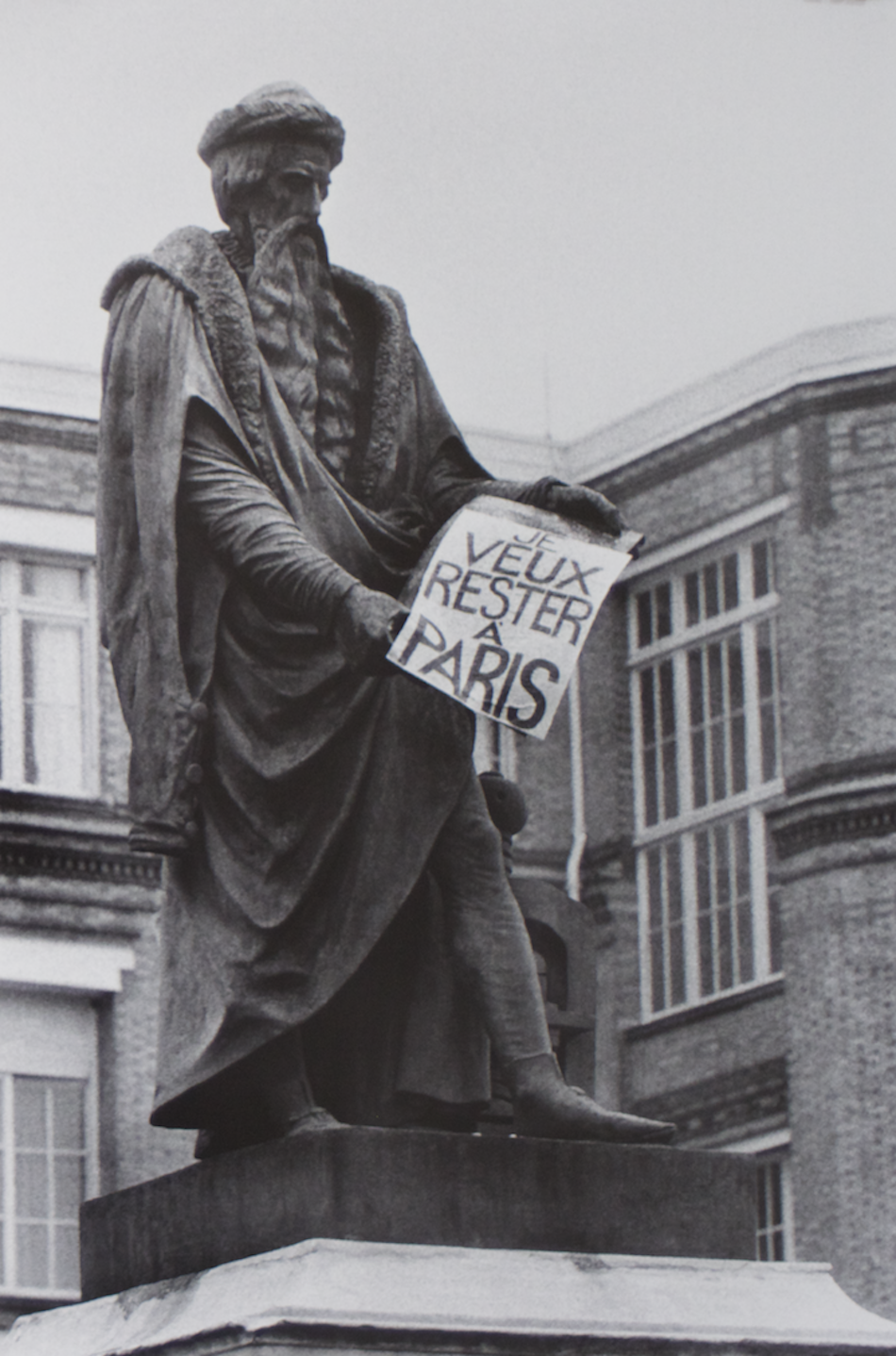 Statue de Louis Pasteur dans la Cour de la Sorbonne. © Philippe Gras