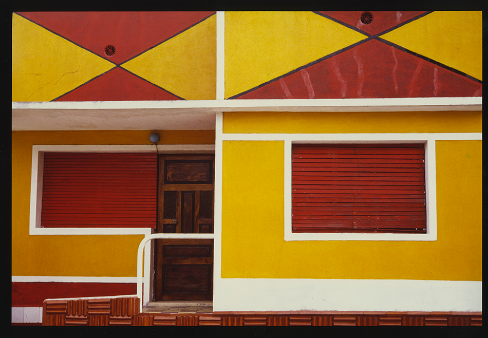 Facundo de Zuviría, Fray Bentos, Uruguay, 1993. C-Print (2014), 26.4 × 39 cm, private collection, © Facundo de Zuviría.